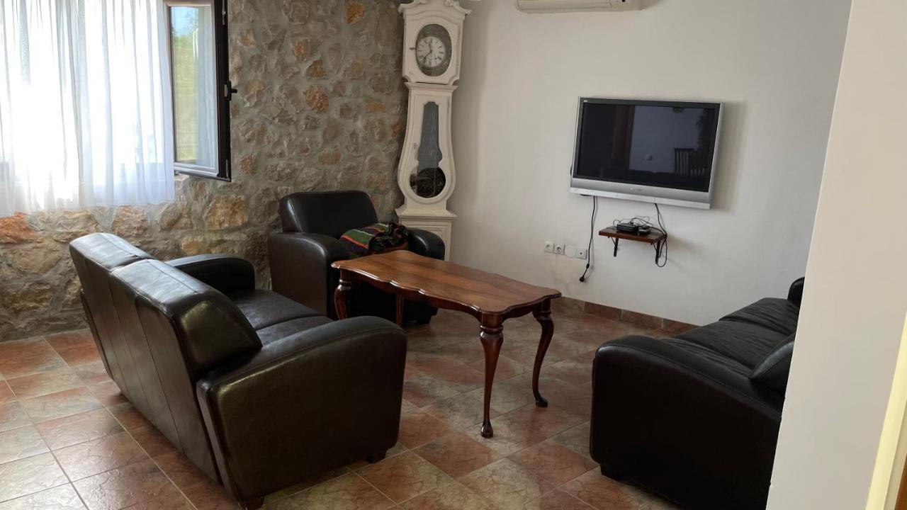 House In The Mountains Near בודווה מראה חיצוני תמונה